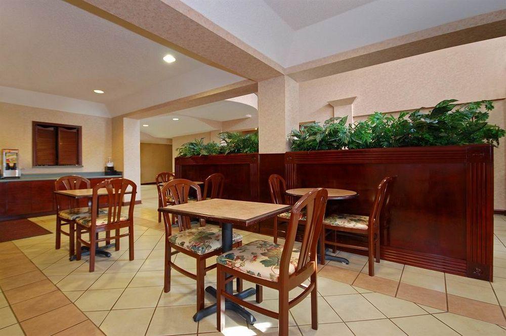 יופאלה Comfort Suites מראה חיצוני תמונה