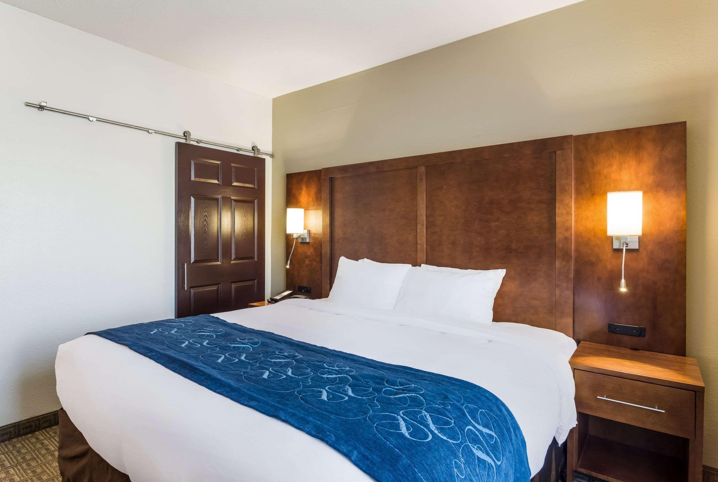 יופאלה Comfort Suites מראה חיצוני תמונה