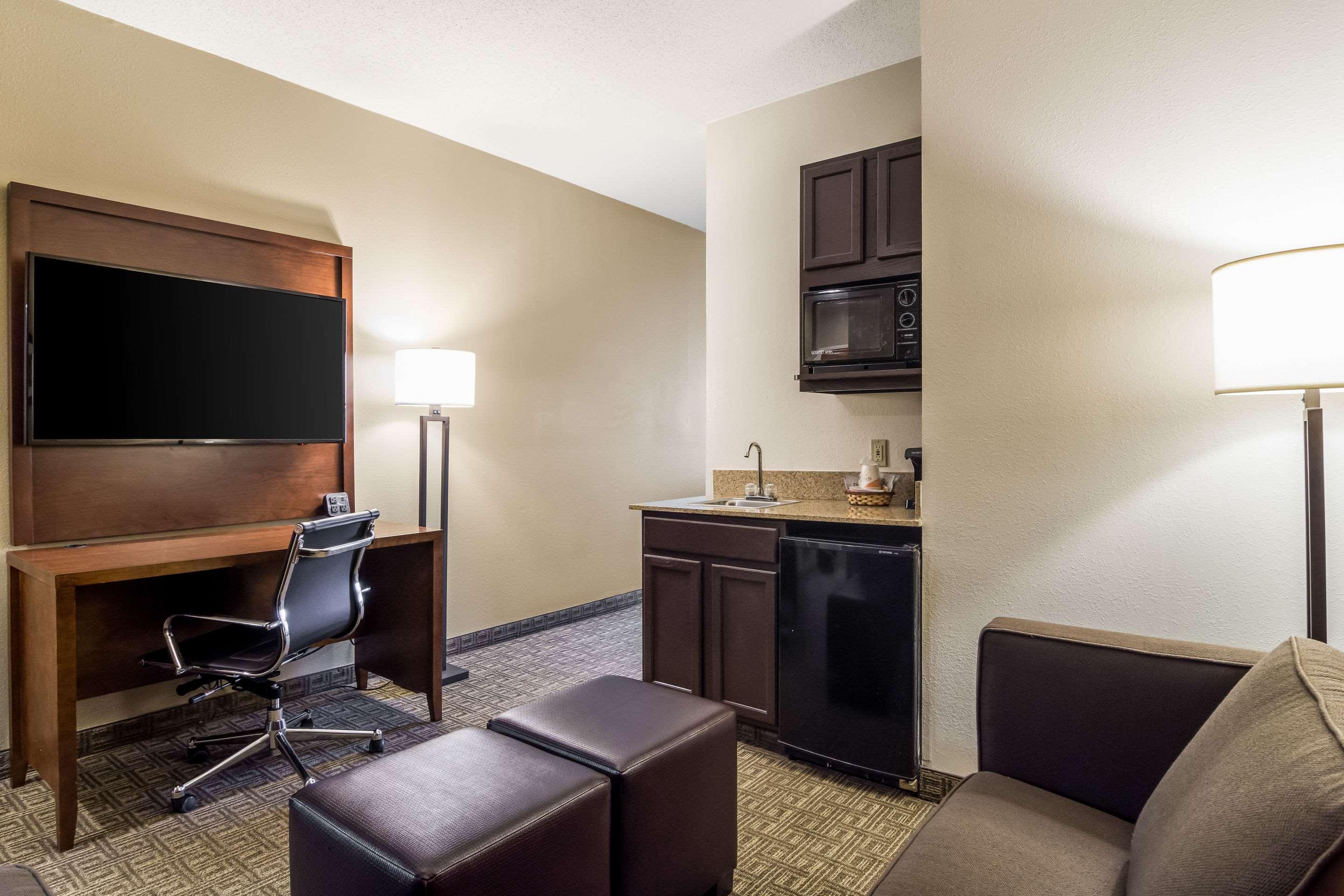 יופאלה Comfort Suites מראה חיצוני תמונה