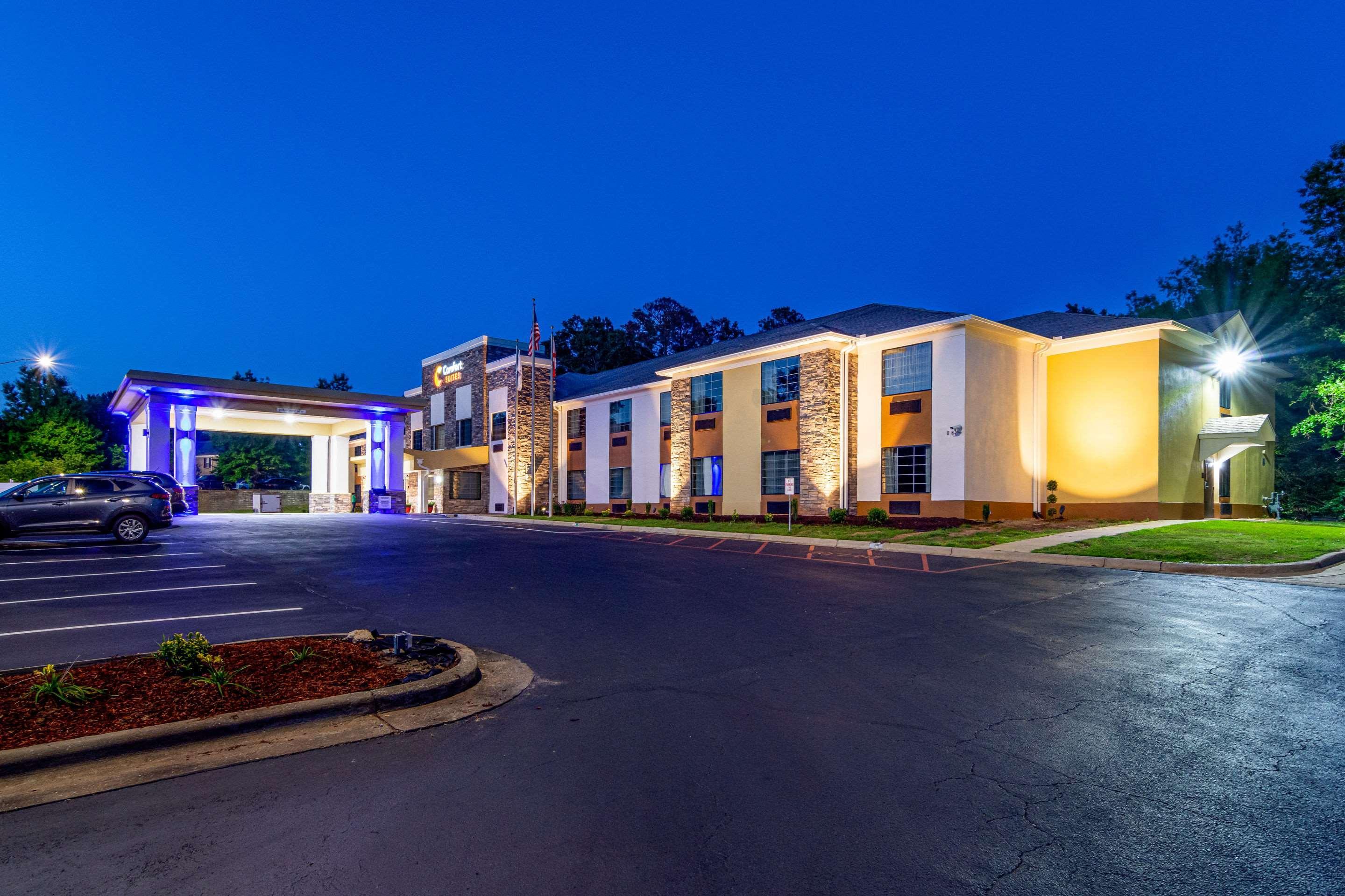 יופאלה Comfort Suites מראה חיצוני תמונה