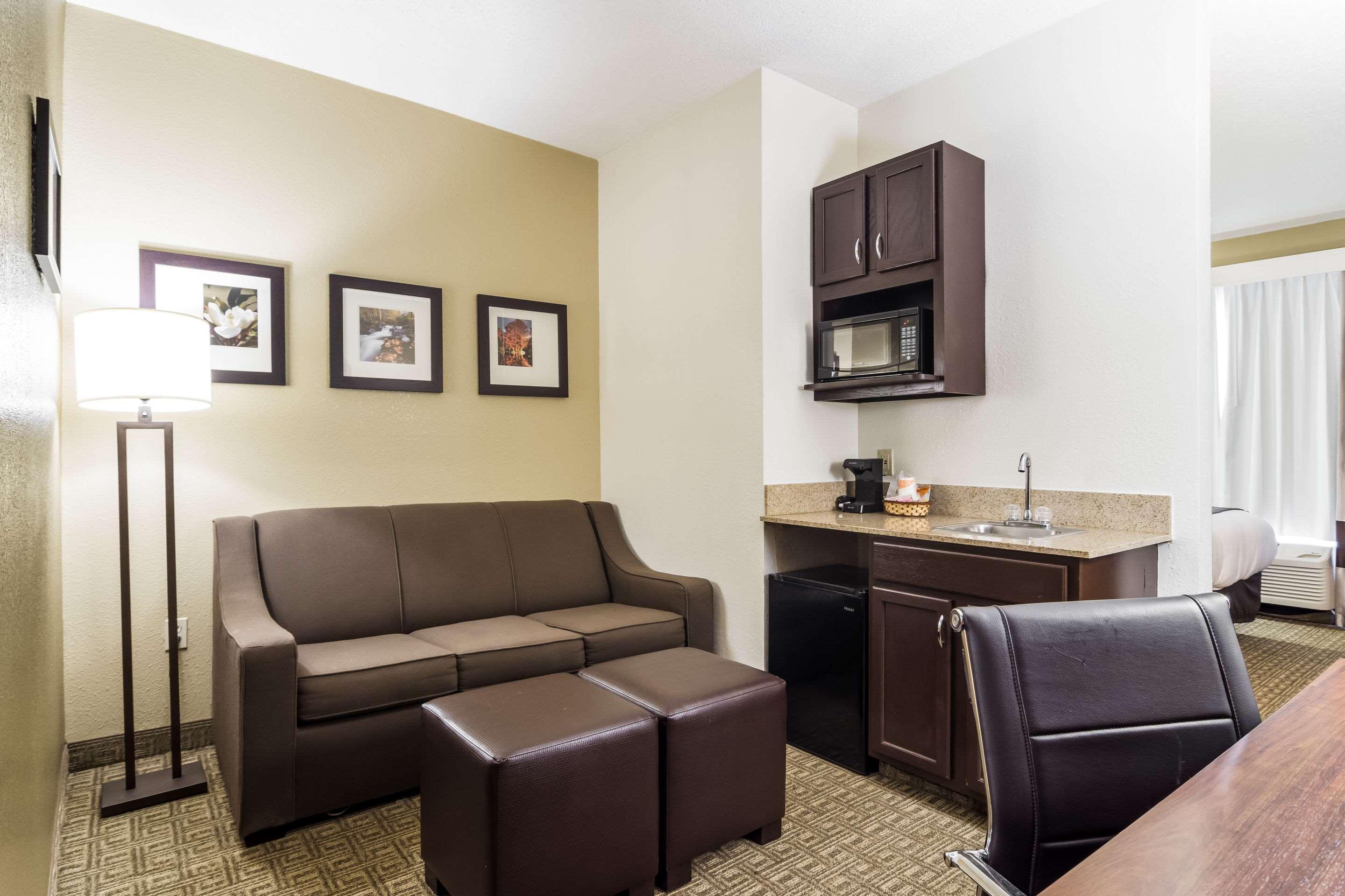יופאלה Comfort Suites מראה חיצוני תמונה