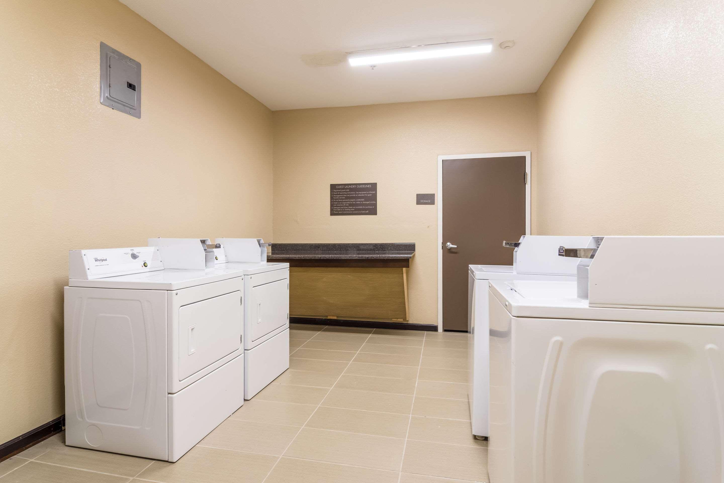 יופאלה Comfort Suites מראה חיצוני תמונה
