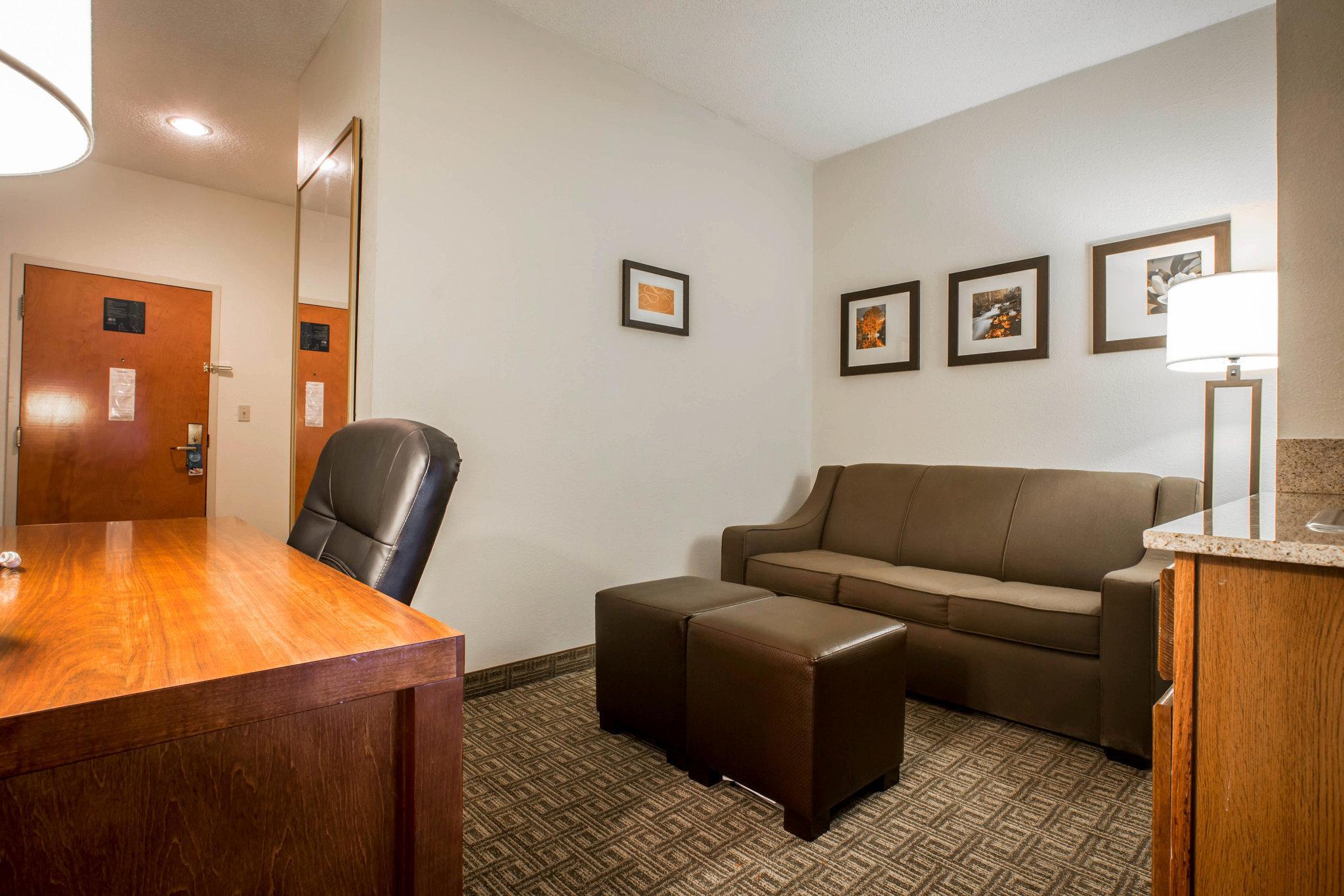 יופאלה Comfort Suites מראה חיצוני תמונה