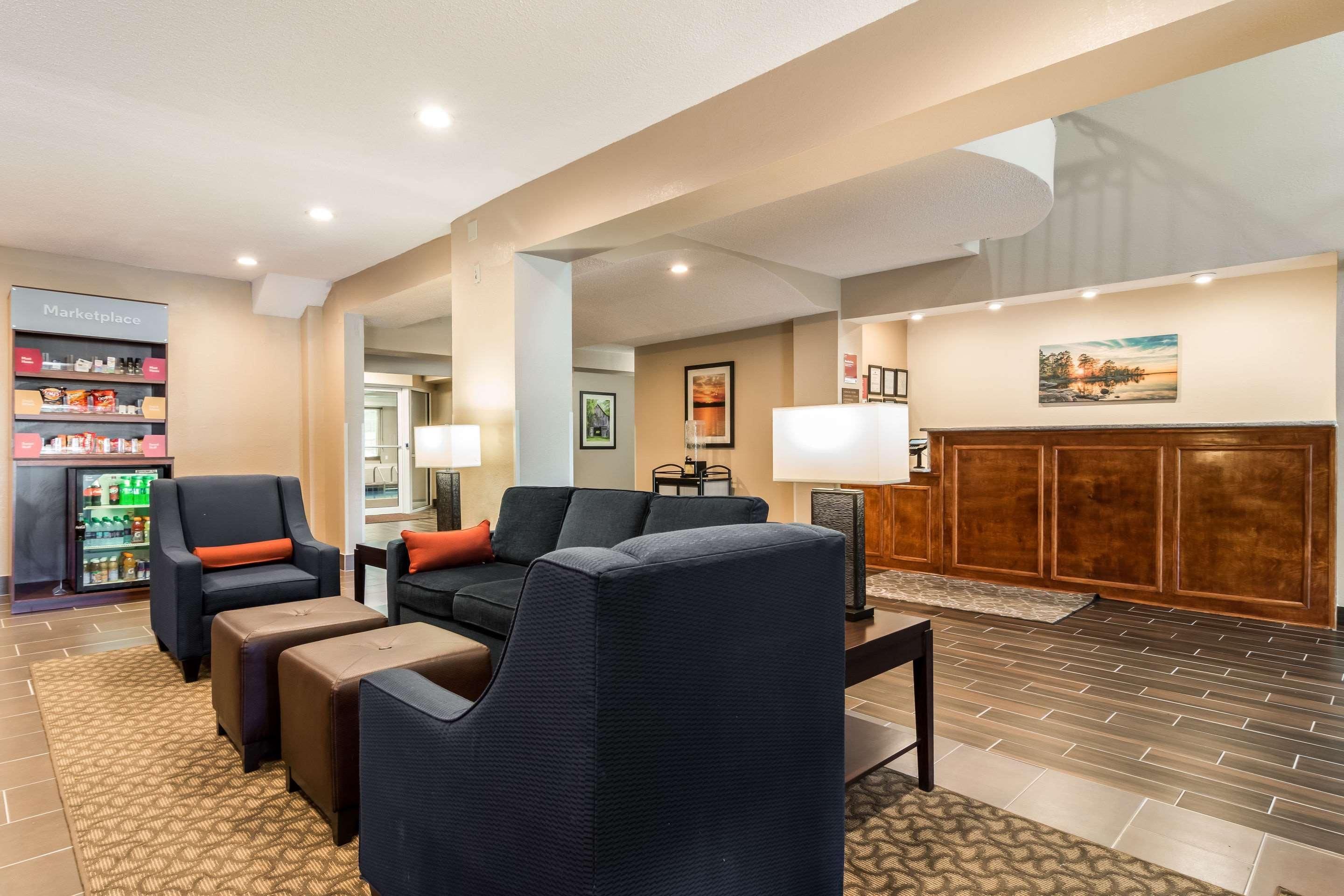 יופאלה Comfort Suites מראה חיצוני תמונה