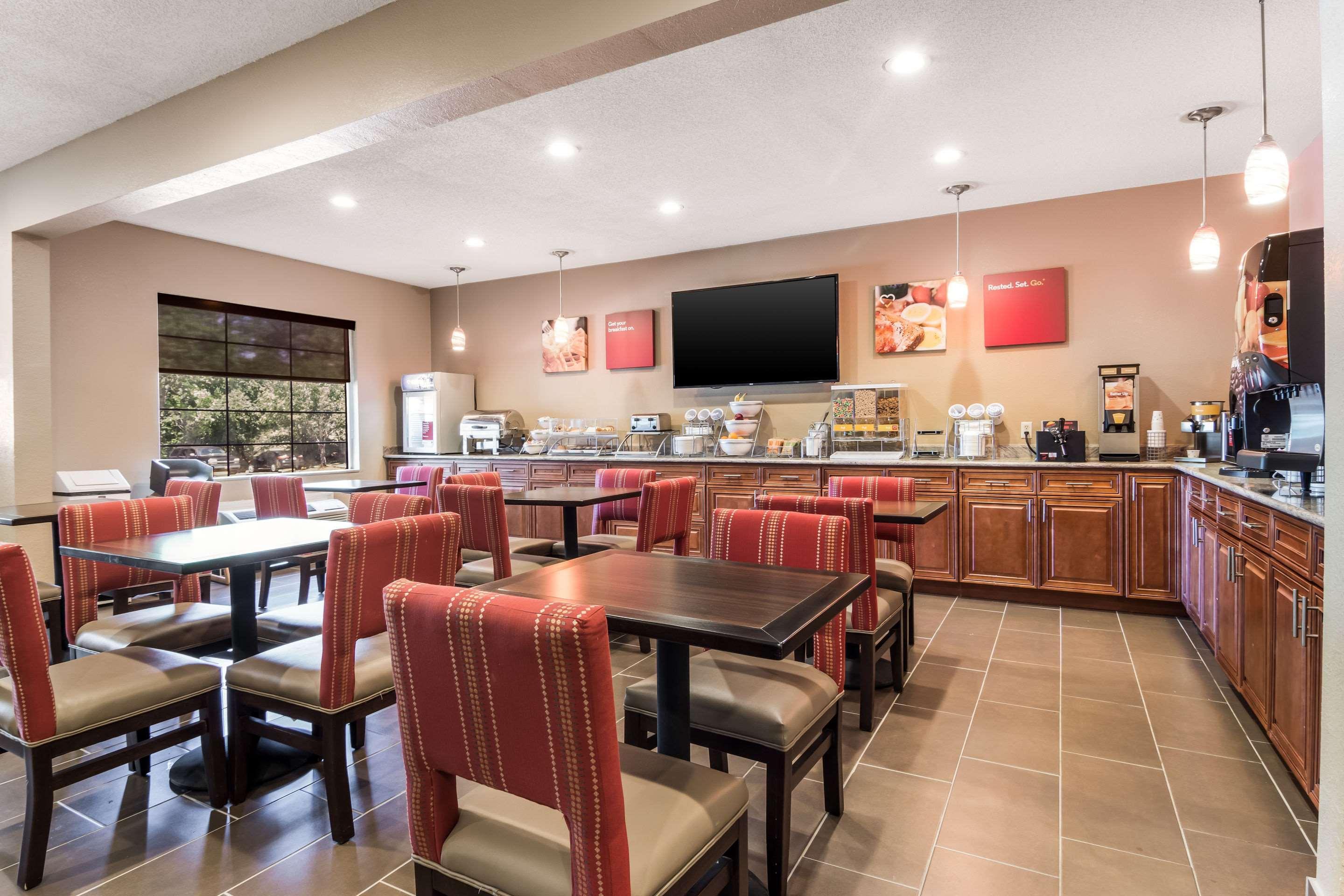 יופאלה Comfort Suites מראה חיצוני תמונה