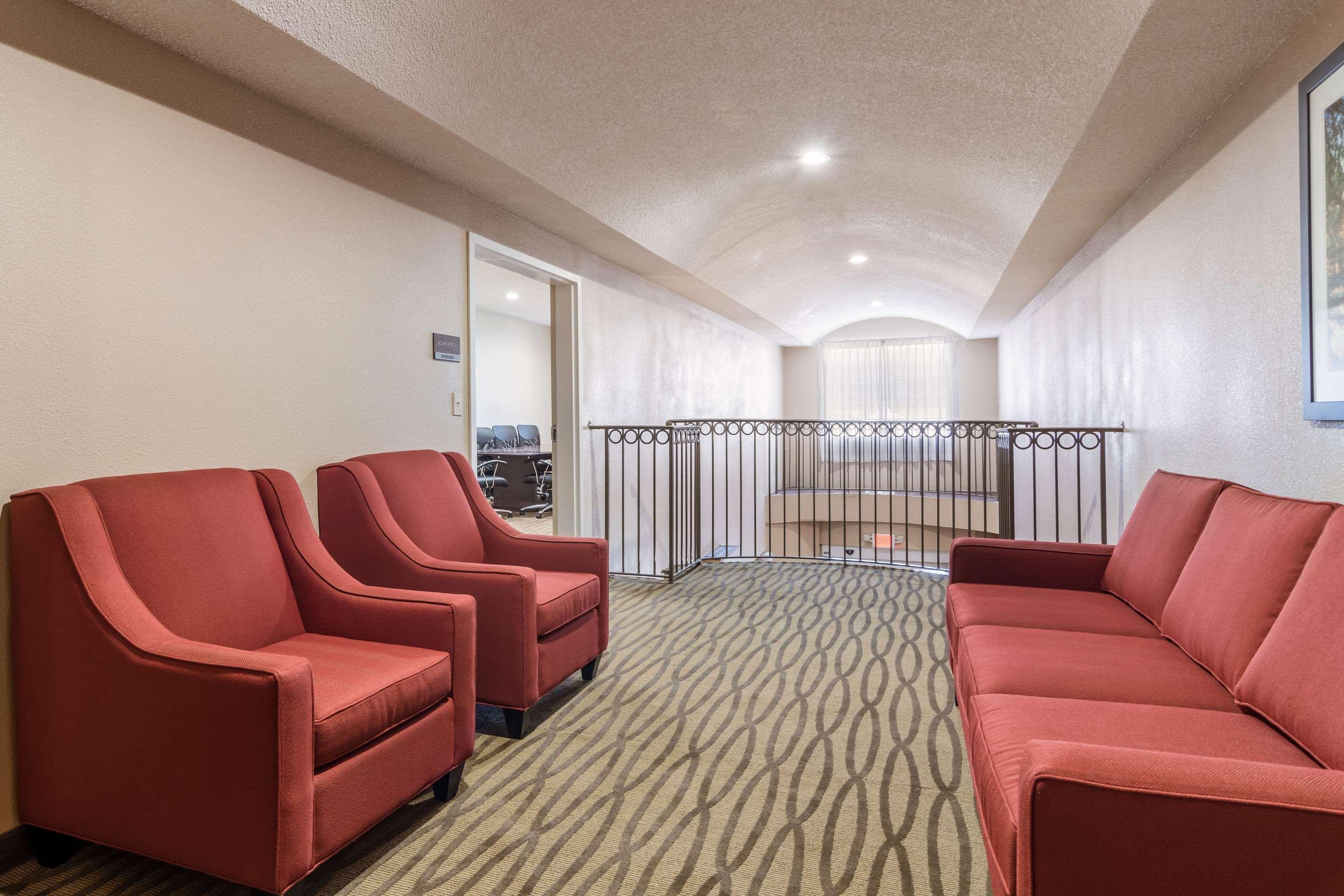 יופאלה Comfort Suites מראה חיצוני תמונה