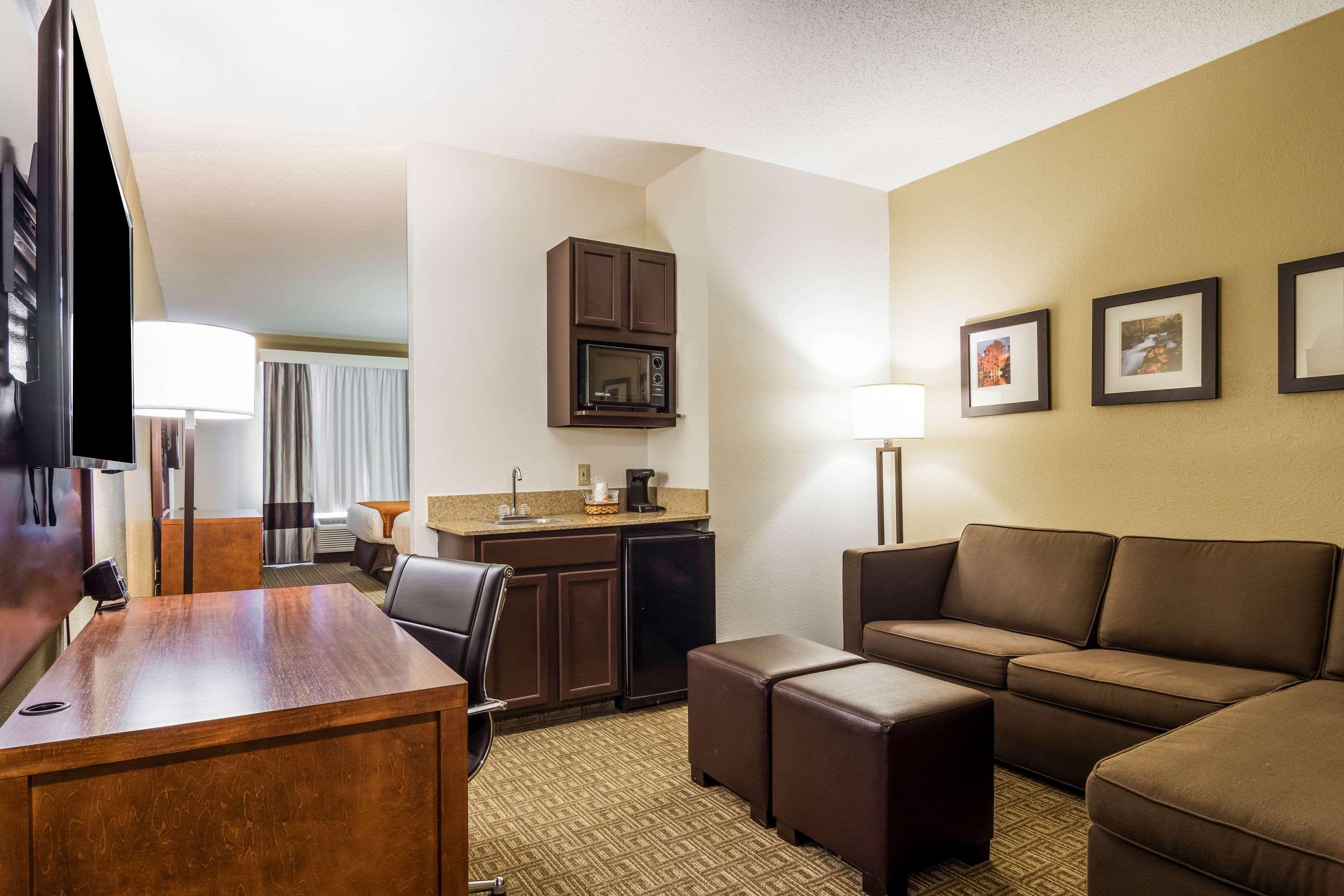 יופאלה Comfort Suites מראה חיצוני תמונה
