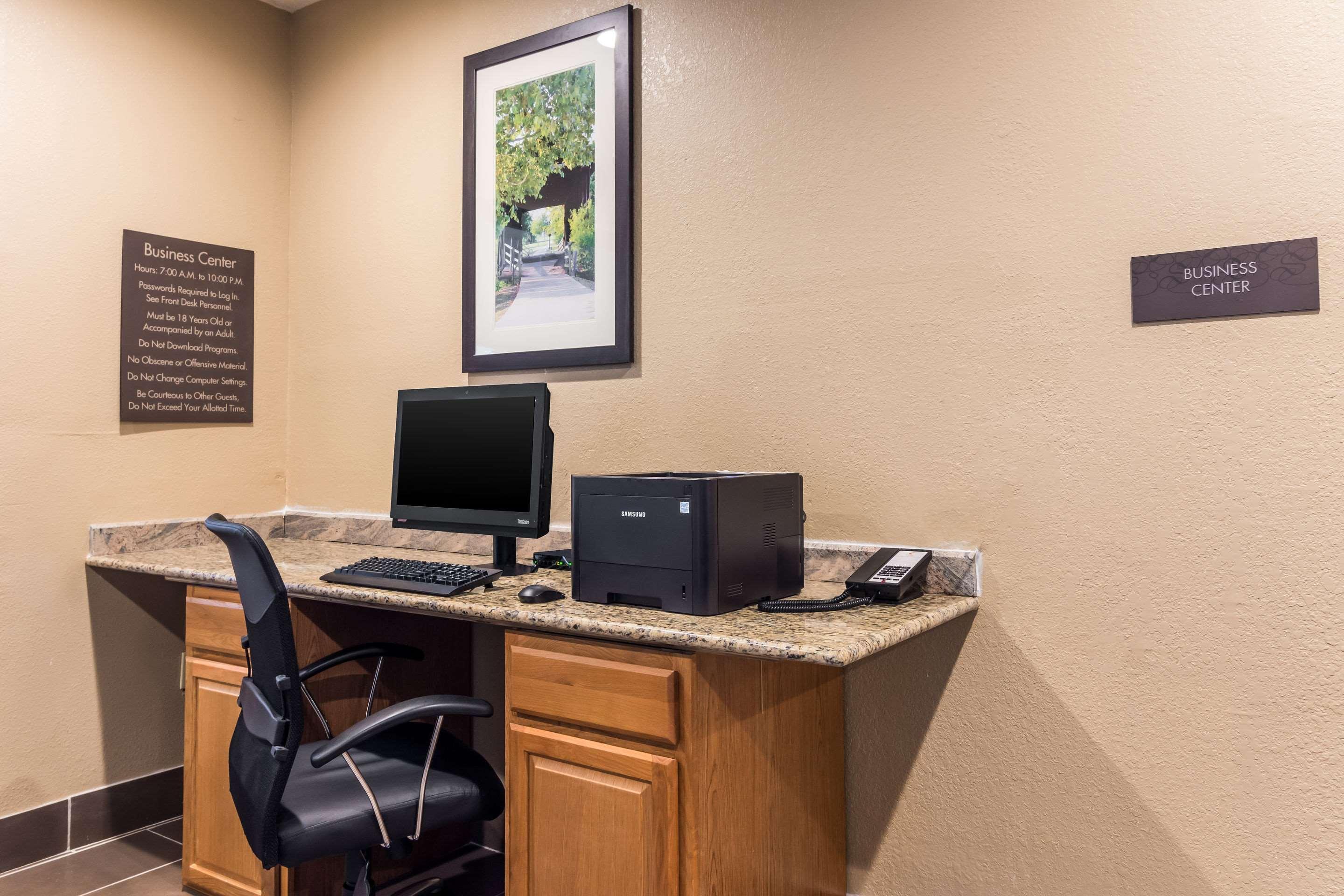 יופאלה Comfort Suites מראה חיצוני תמונה