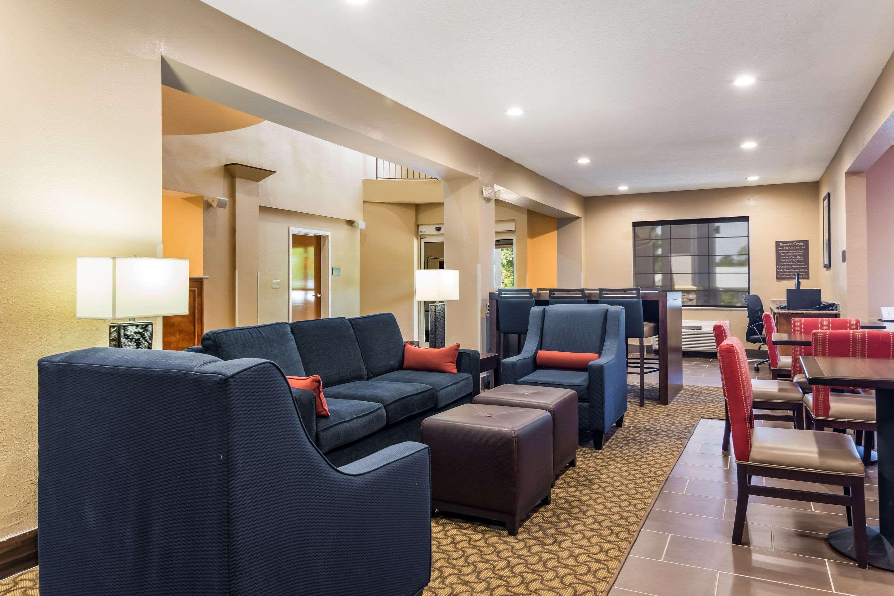 יופאלה Comfort Suites מראה חיצוני תמונה
